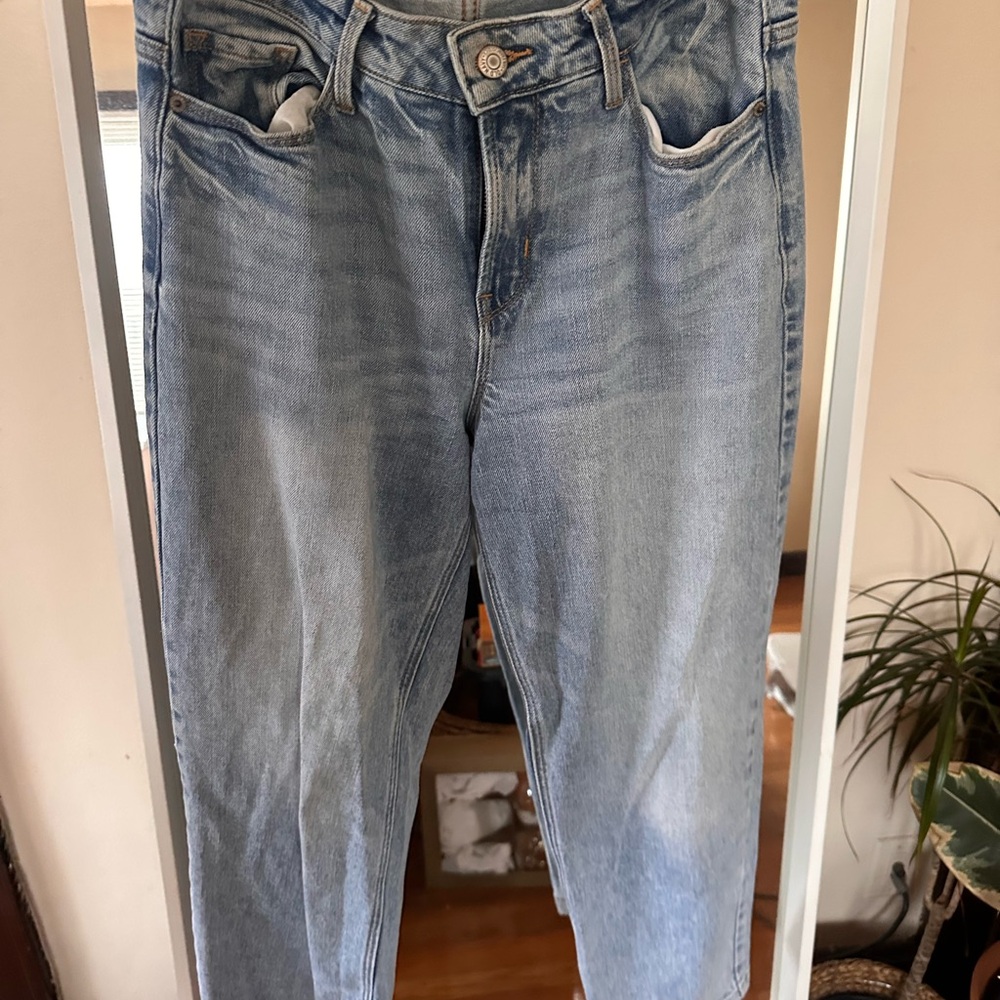 A Favorite Jean- Straight Leg Cropped Light Denim